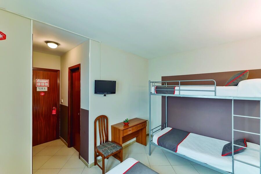 Oyo Hotel Can Peixan Alcarraz Extérieur photo